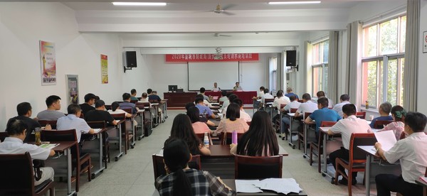 组织党员参加党员示范培训班.jpg