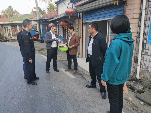 市委办开展我为群众办实事 普法反诈活动.png