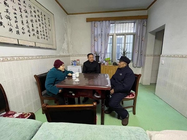陈书记走访慰问1.jpg