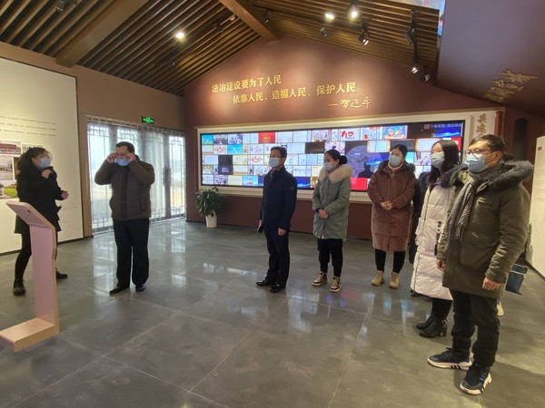 参观宛陵湖法治文化馆4.jpg