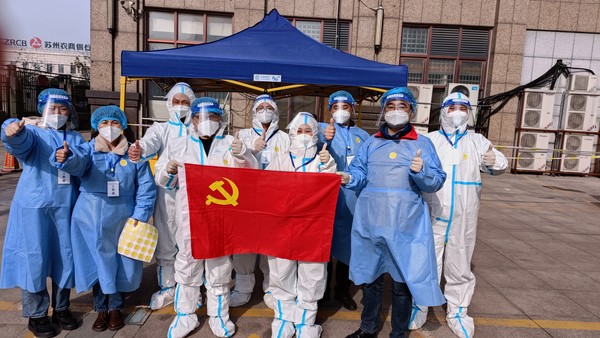 1.点亮党旗红.jpg