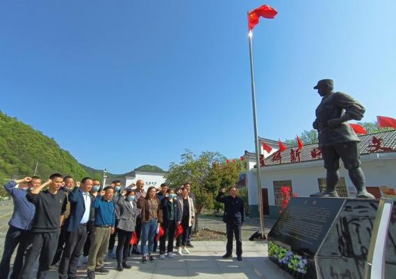 移动—参观教育基地.png