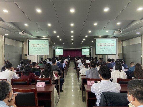 郭部长作专题报告.jpg