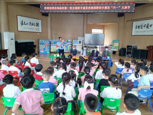 六一儿童节慰问活动2市公安局.jpg