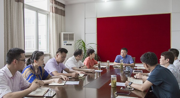 图为 杨业峰主任上微党课_200285141.jpg