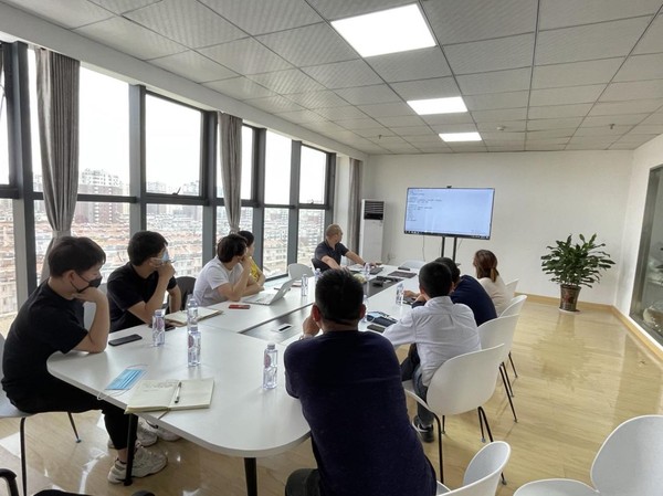 市商务局召开鸿乔斯跨境电商产业园业务培训会.png