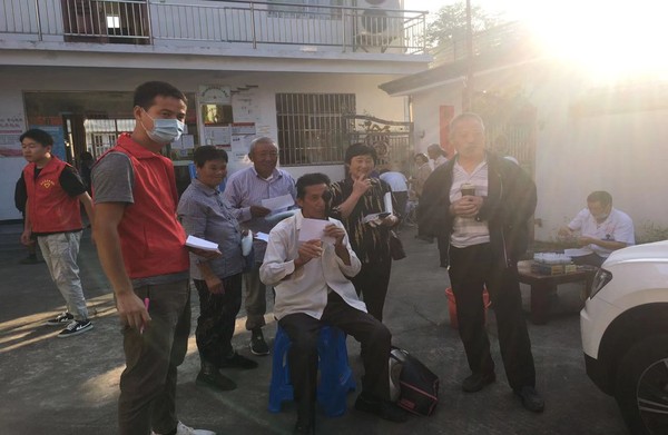 组织市眼科医院专家到村义诊.png