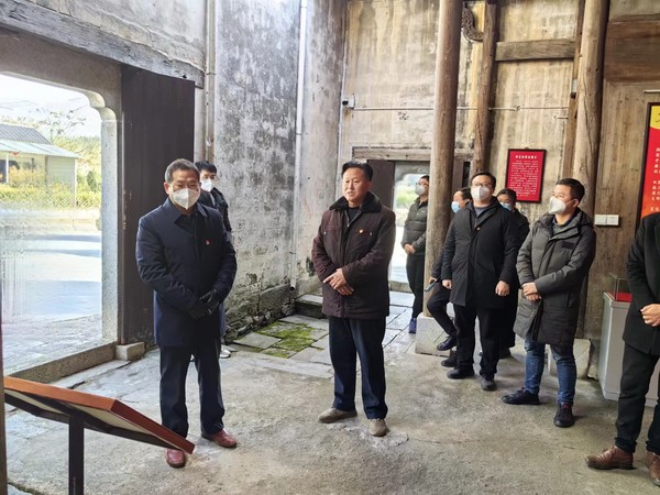 市乡村振兴局1.参观双花园党支部.jpg