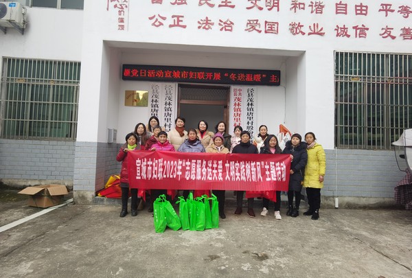 开展“迎新春、送春联”文化下乡活动，为唐里村村民送上新春祝福。.jpg