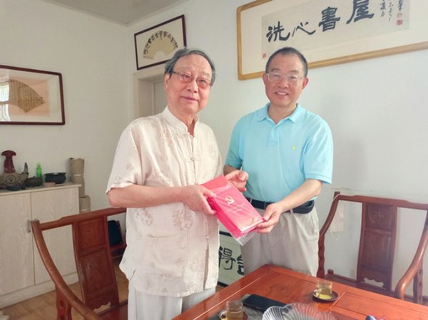 七一走访慰问老党员.jpg