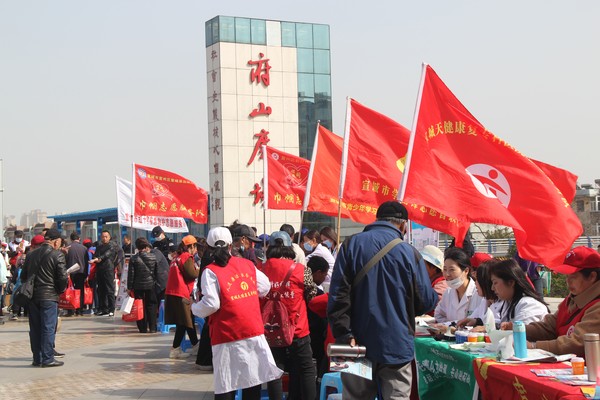 3·5学雷锋纪念日志愿服务关爱行动.jpg