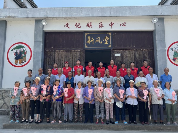 绩溪县长安镇在新风堂内开展七夕活动.jpg