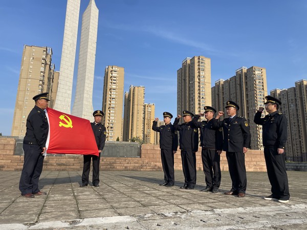 市交通执法支队第五党支部开展“敢拼敢抢敢作为”主题党日活动2 (2).jpg