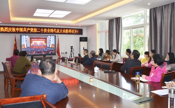 市委统战部集中收看党的二十大开幕会直播.jpg